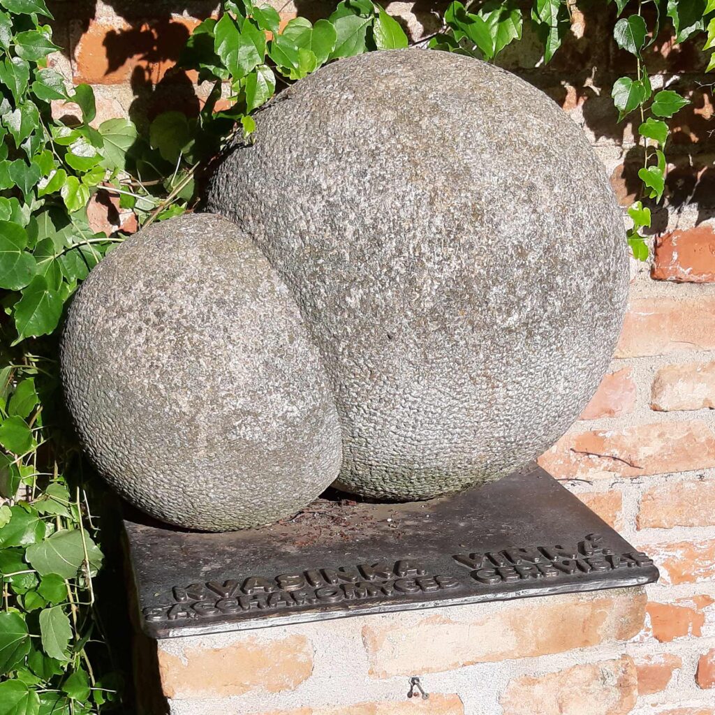 Monumento a la levadura Saccharomyces cerevisiae en Hustopece, Moravia, República Checa.